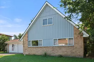 2402 Woodlawn Dr, Ennis, TX 75119 - Photo 2