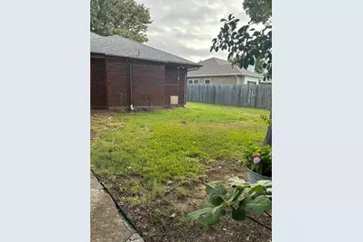 604 Oak Meadow Drive, Grand Prairie, TX 75052 - Photo 22