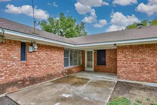 402 Melody Ln, Gainesville, TX 76240 - Photo 38
