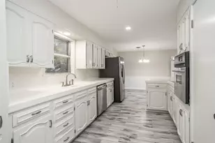 402 Melody Ln, Gainesville, TX 76240 - Photo 8