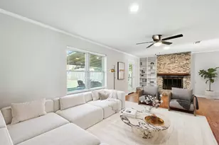 1028 Bryant St, Benbrook, TX 76126 - Photo 2