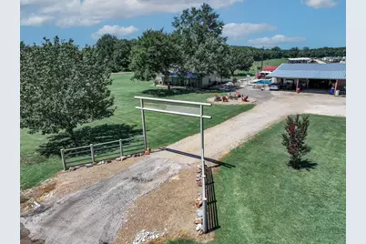 5608 Hwy 82, Blossom, TX 75416 - Photo 2