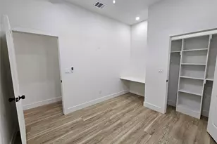 808 W 10th St, Dallas, TX 75208 - Photo 16