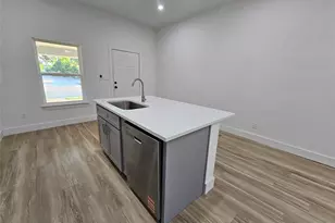 808 W 10th St, Dallas, TX 75208 - Photo 6