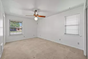 11114 Quail Run St, Dallas, TX 75238 - Photo 14