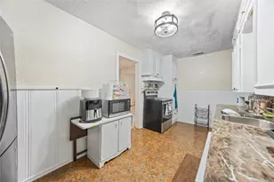 2628 Daisy Ln, Fort Worth, TX 76111 - Photo 8