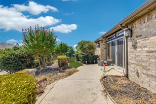 11029 Owl Creek Dr, Fort Worth, TX 76179 - Photo 4