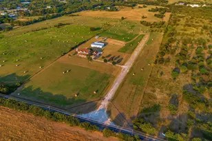 1810 Longbranch Rd, Waxahachie, TX 76065 - Photo 1