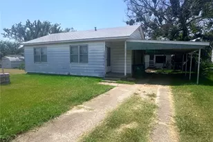106 Benton St, Nocona, TX 76255 - Photo 2
