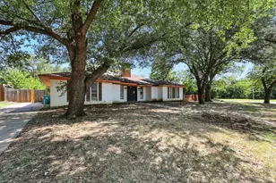 2304 Royal Acres Dr, Denton, TX 76209 - Photo 2