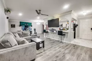 552 E Avenue J, Grand Prairie, TX 75050 - Photo 1