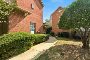 1463 Meadowood Village Dr, Fort Worth, TX 76120 - Photo 2