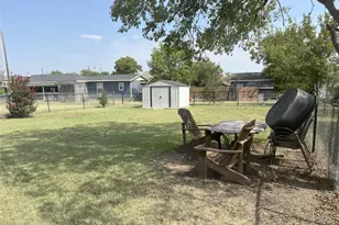 407 W Maple St, Celina, TX 75009 - Photo 22