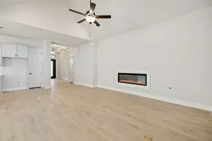 1016 Sunflower St, Crowley, TX 76036 - Photo 18