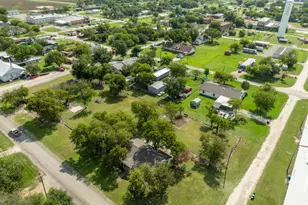 202 N Sycamore, Malone, TX 76660 - Photo 24