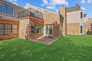 213 Cimarron Trail, Irving, TX 75063 - Photo 18