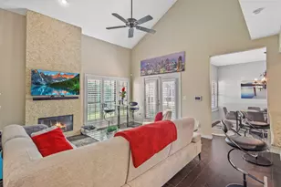 213 Cimarron Trail, Irving, TX 75063 - Photo 2