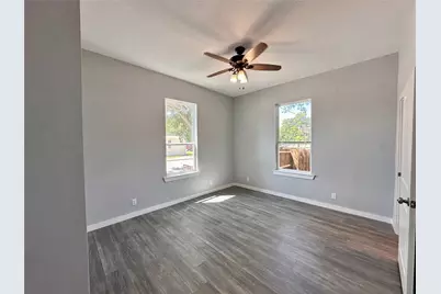 1007 E Broadway Street, Gainesville, TX 76240 - Photo 12