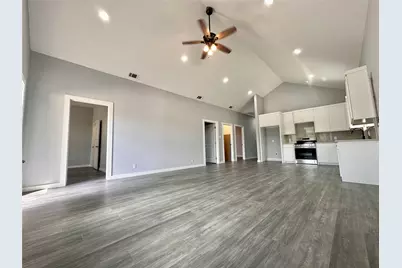 1007 E Broadway Street, Gainesville, TX 76240 - Photo 4