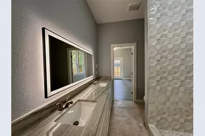 1007 E Broadway Street, Gainesville, TX 76240 - Photo 32