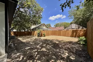 1007 E Broadway St, Gainesville, TX 76240 - Photo 40