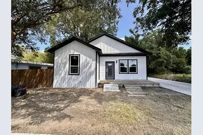 1007 E Broadway Street, Gainesville, TX 76240 - Photo 1