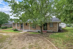 300 Navajo Trail, Gainesville, TX 76240 - Photo 6