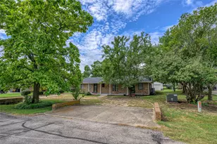 300 Navajo Trail, Gainesville, TX 76240 - Photo 8