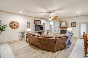 1688 Laramie Ln, Burleson, TX 76028 - Photo 8