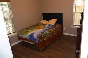 941 SW 4th St, Grand Prairie, TX 75051 - Photo 8