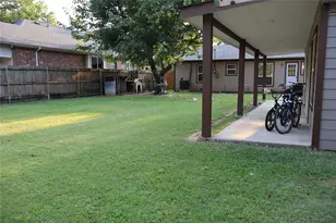 941 SW 4th St, Grand Prairie, TX 75051 - Photo 16