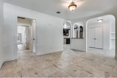 568 W Hammond Street, Lancaster, TX 75146 - Photo 2