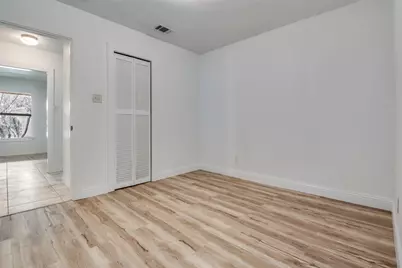 568 W Hammond Street, Lancaster, TX 75146 - Photo 12