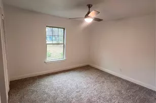 568 W Hammond St, Lancaster, TX 75146 - Photo 14