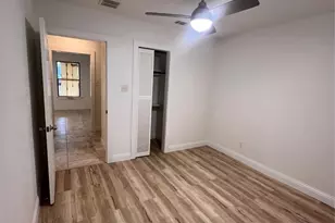 568 W Hammond St, Lancaster, TX 75146 - Photo 24