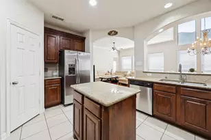 1057 Kaylie St, Grand Prairie, TX 75052 - Photo 10