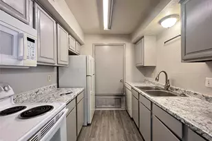 1108 N Elm St, Denton, TX 76201 - Photo 8