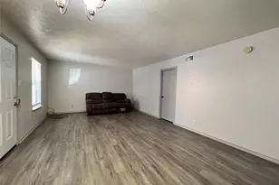 1108 N Elm St, Denton, TX 76201 - Photo 4