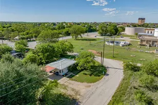 701 S Cutting St, Breckenridge, TX 76424 - Photo 8