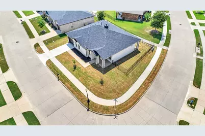 3725 Creek View Drive, McKinney, TX 75071 - Photo 2