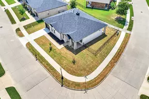 3725 Creek View Dr, McKinney, TX 75071 - Photo 2