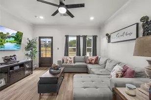 2811 San Gabriel Dr, Granbury, TX 76048 - Photo 4