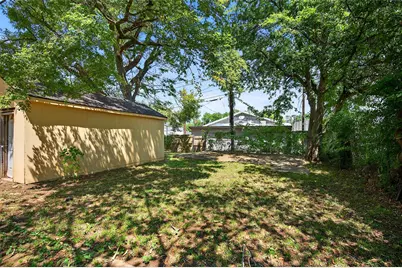 205 W Bond Street, Denison, TX 75020 - Photo 22