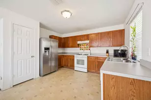 903 Hems Ln, Arlington, TX 76001 - Photo 10