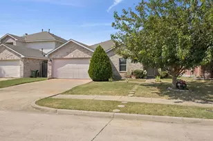 903 Hems Ln, Arlington, TX 76001 - Photo 2