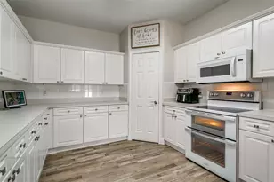 1801 Fern Ct, Grapevine, TX 76051 - Photo 10