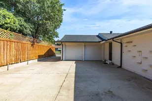 1318 Brook Valley Ln, Dallas, TX 75232 - Photo 38