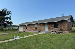 927 S Avenue H, Clifton, TX 76634 - Photo 1