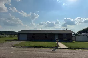 927 S Avenue H, Clifton, TX 76634 - Photo 4