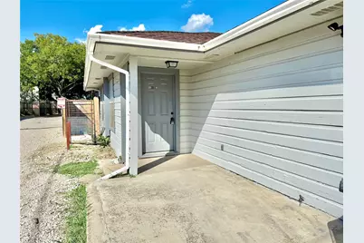2526 Louise Street #B, Denton, TX 76201 - Photo 2